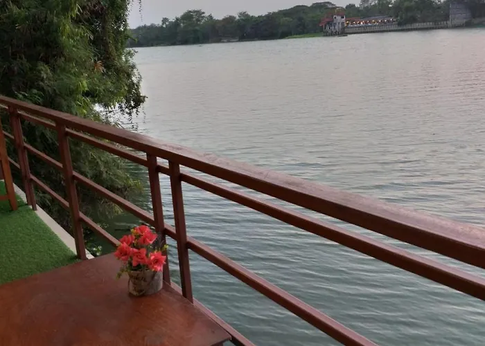 บ้านพัก Aroonsri Thara