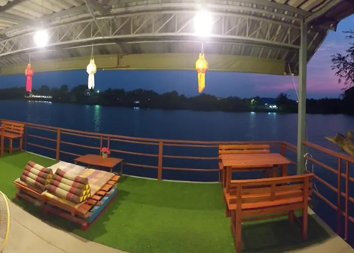 บ้านพัก Aroonsri Thara 3*